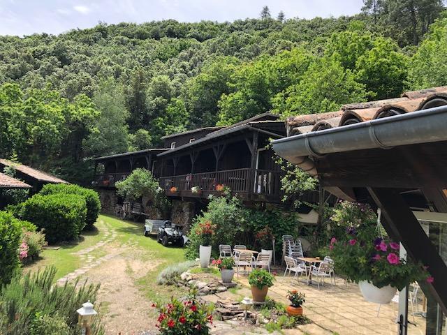 Le Sentier Des Arches Hotell Beaumont  Exteriör bild